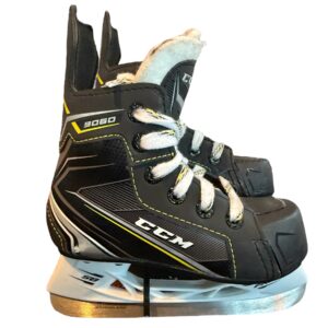 Used CCM Tacks 9060 Skates Size Y10